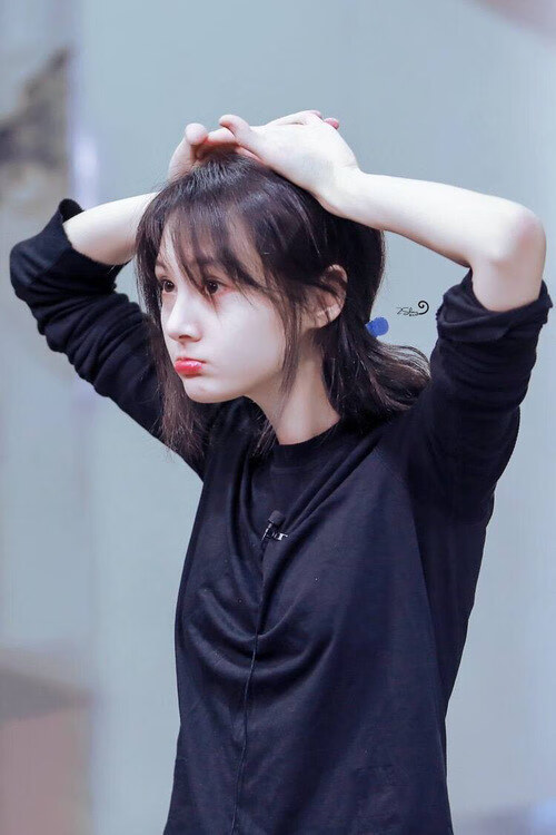 赛季中教练战术变革后场均进球变化趋势，教练技术犯规几次下场