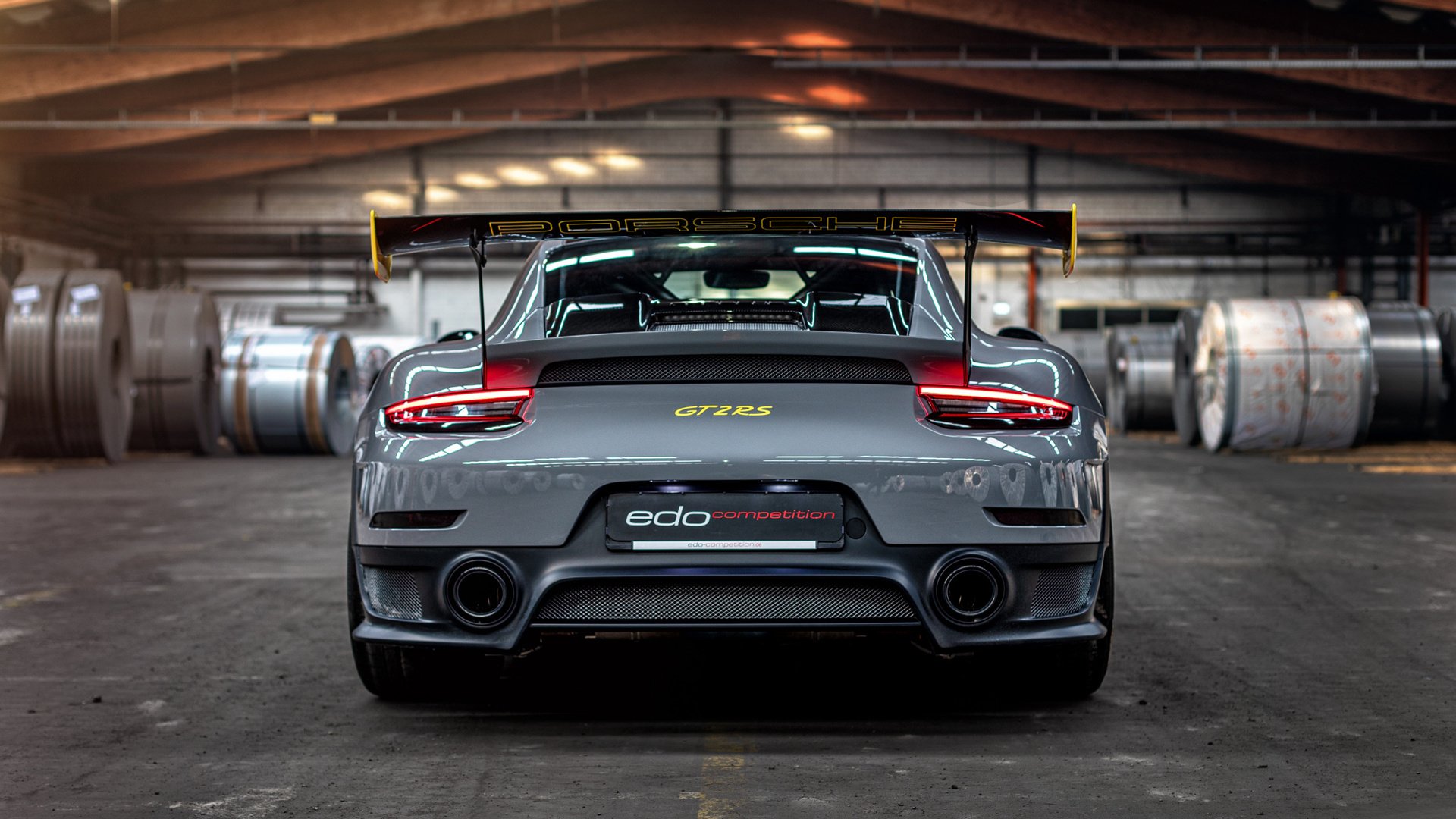 “腰旗美式橄榄球赛：东部新区赛场打造极限竞技新体验”