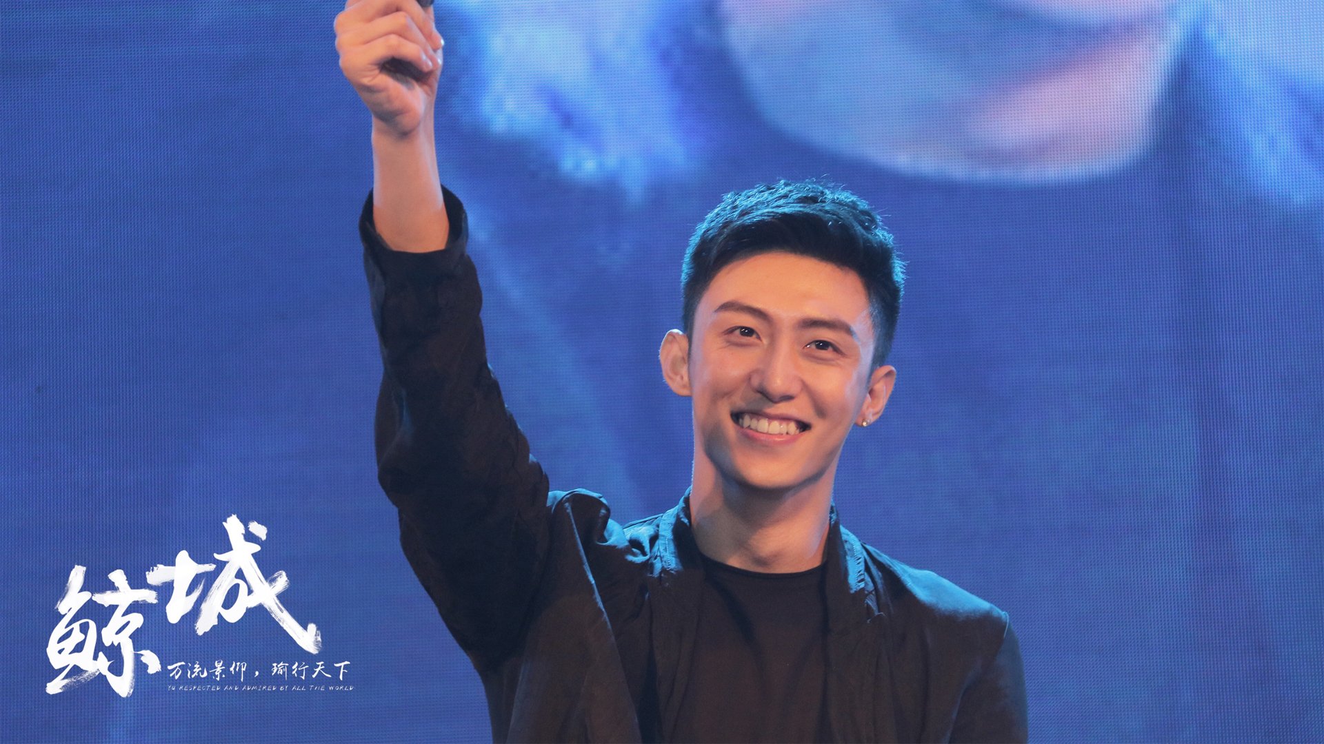 “高新区全民健身馆：短柄墙球选手智慧与体力的双重决斗，见证全新竞技风采”